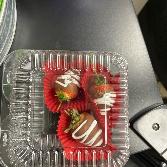 Meet your Posher, Andrea - Picture 3 of 3